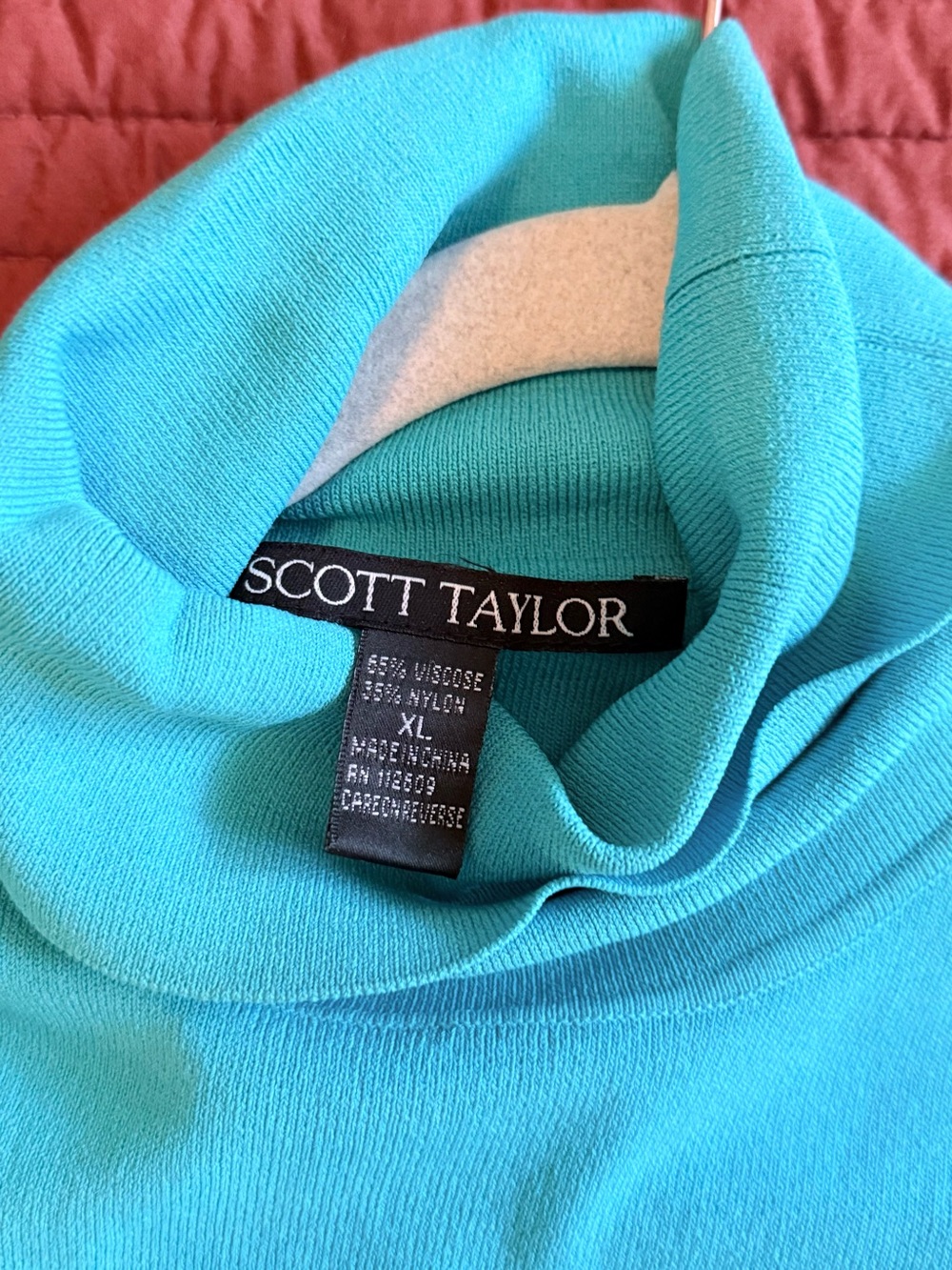 Sleeveless Turtleneck Tank Top in Turquoise - Picture 3 of 3